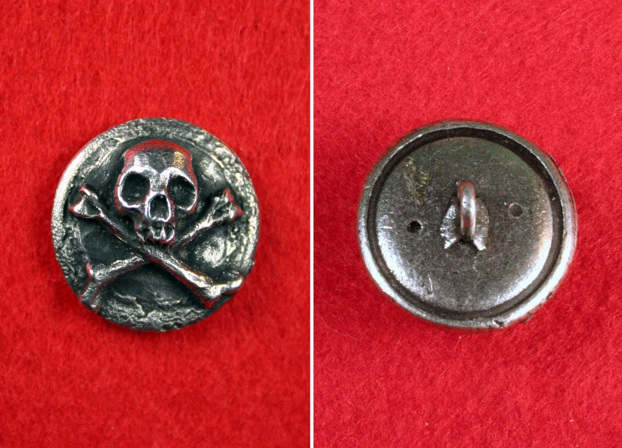 Pair of Skull & Crossbones Buttons