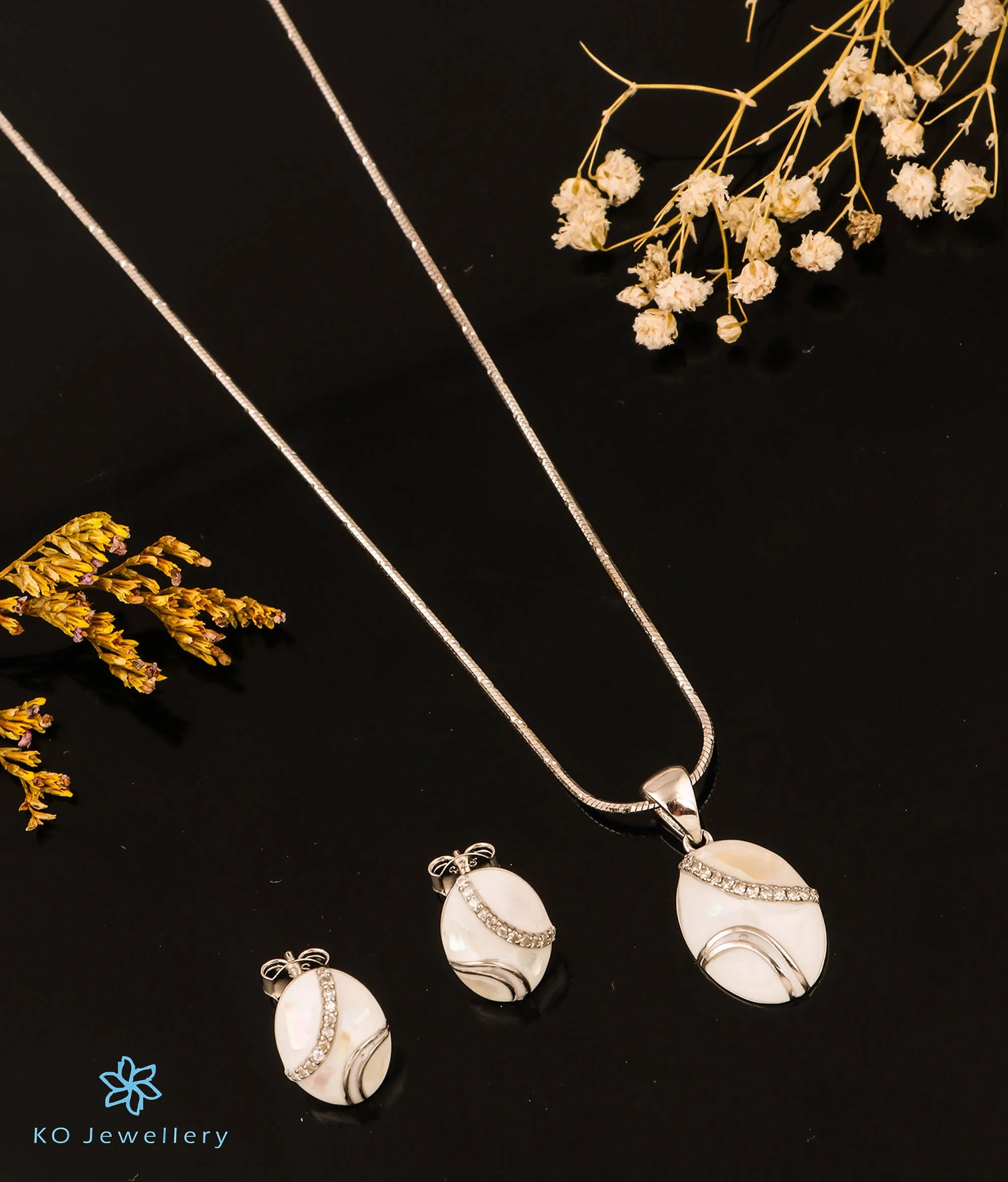 The Endless Sparkle Silver Pendant Set